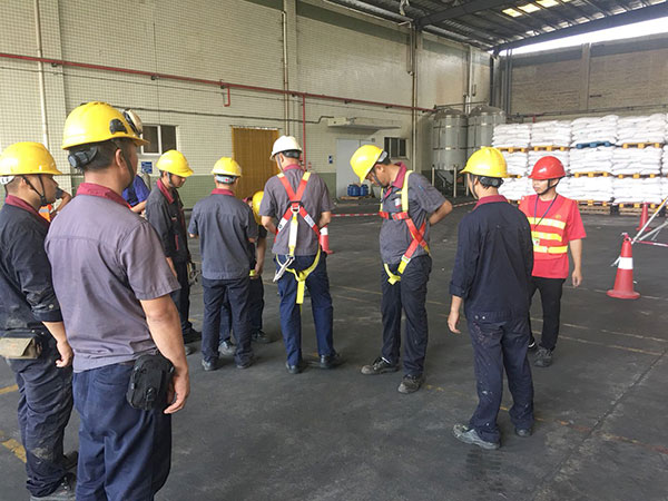  安全、环保、社会责任及团队培训